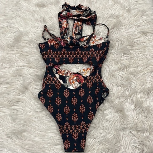 Maaji Convertible Ivonne Cut-Out One-Piece Swimsuit Size Small - Picture 4 of 6